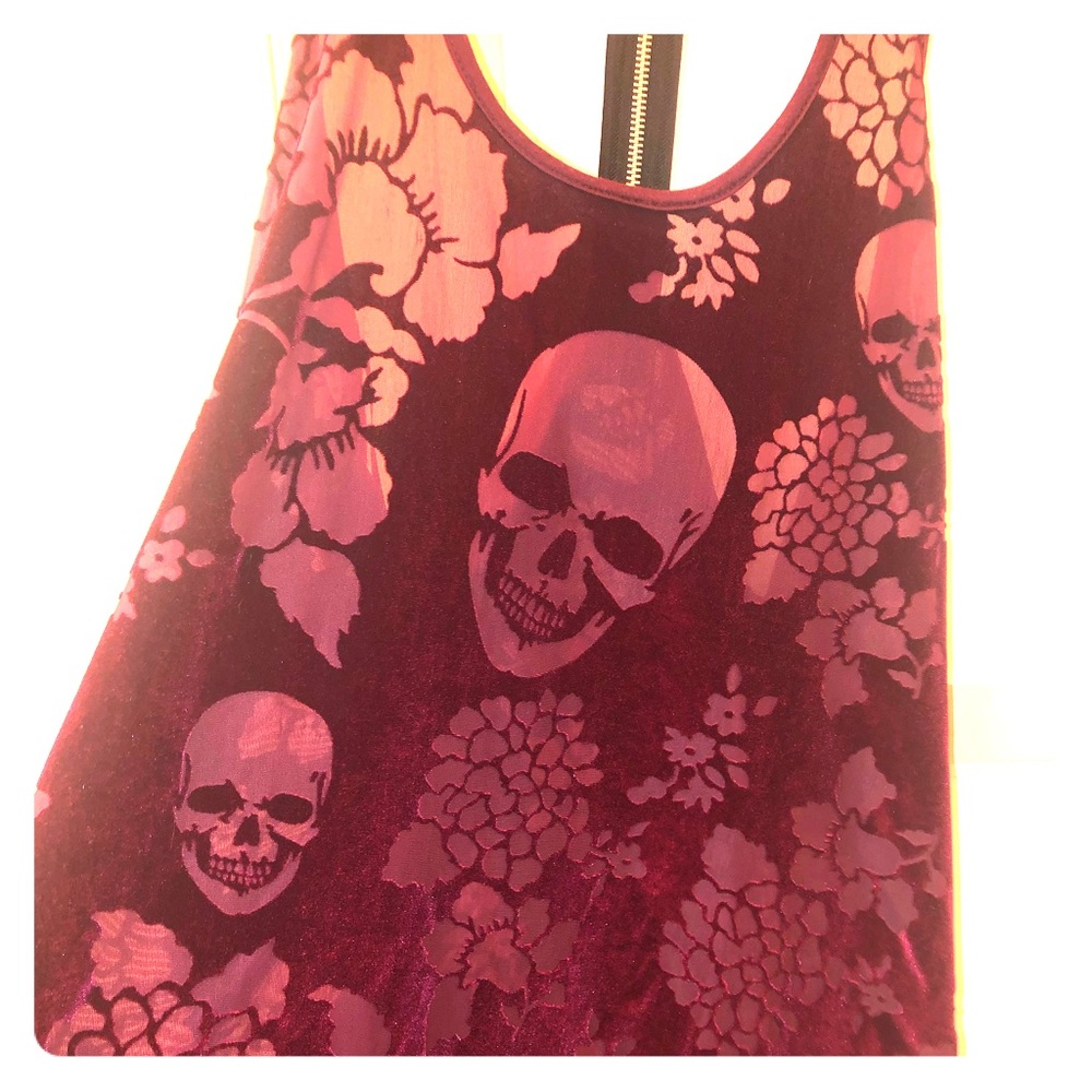 Velvety Skull zipper back flowy top